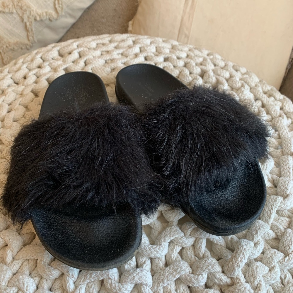 Furry sandals
